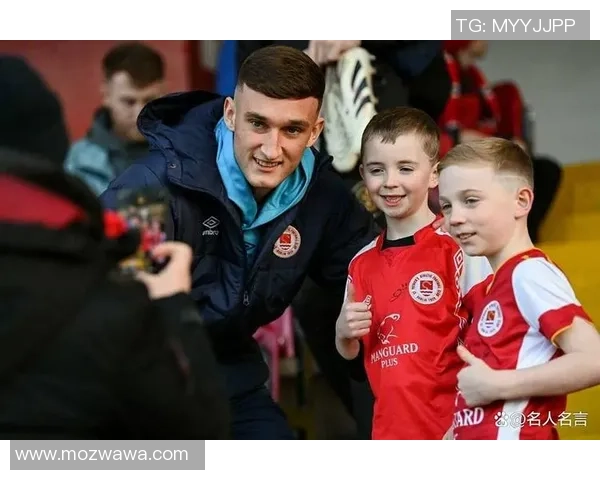 全球足球场上最憨外国球星排行 谁是最让人捧腹的憨厚型球员