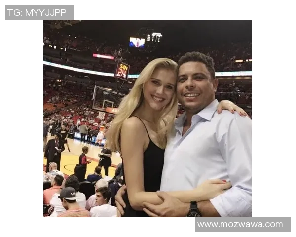 足球巨星甜蜜订婚现场曝光浪漫视频引发球迷热烈祝福 足球巨星甜蜜订婚现场曝光浪漫视频引发球迷热烈祝福